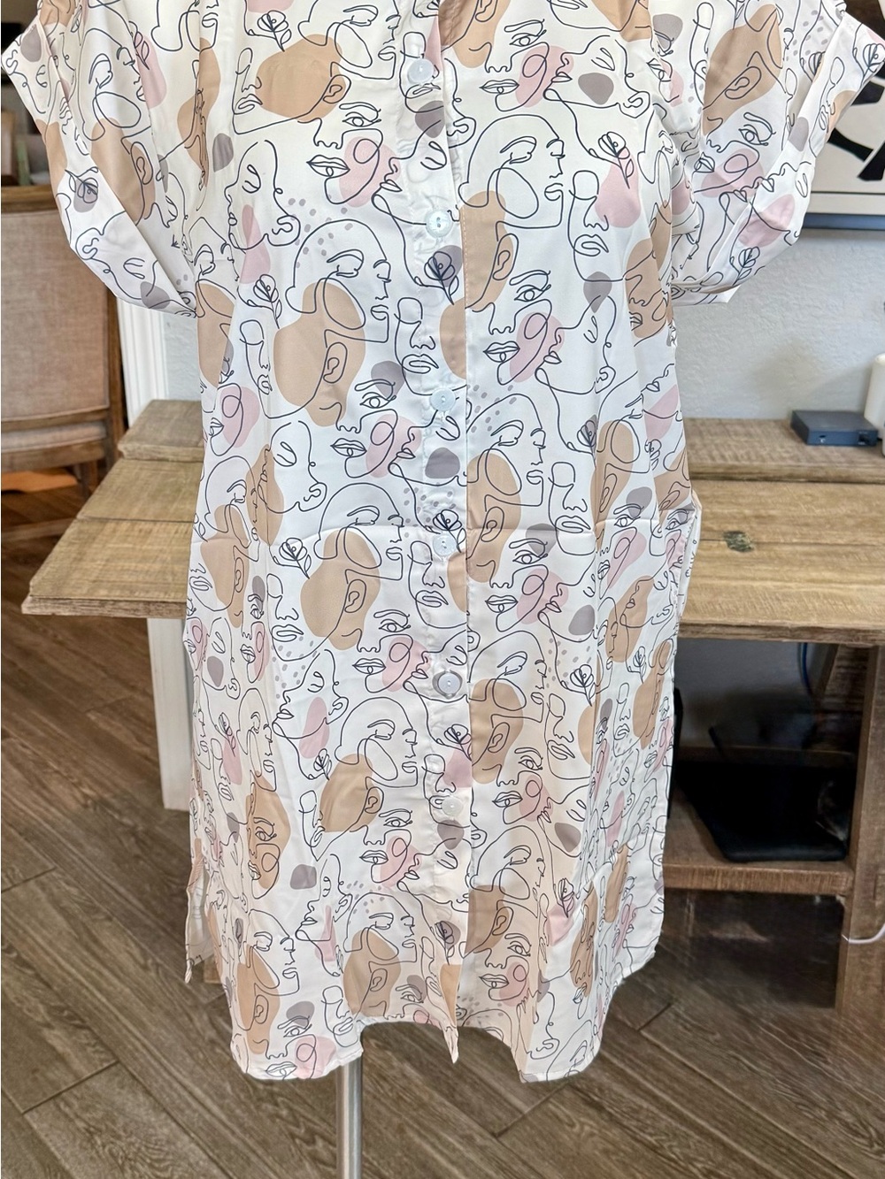Women's Abstract Face Print Button-Front Midi Dress - White/Tan/Pink